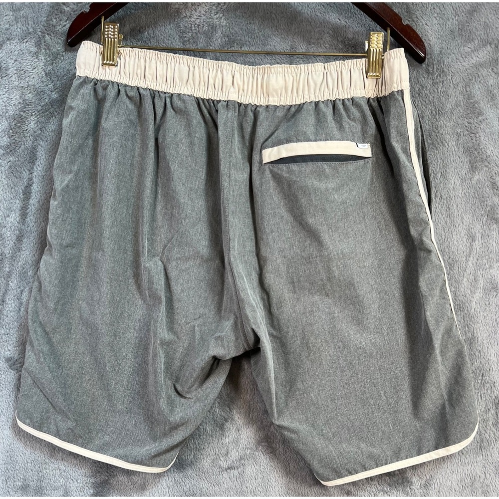 Vuori Banks Shorts Mens Large 8" Inseam Gray  Stretch Athletic Performance V330 - Picture 2 of 8